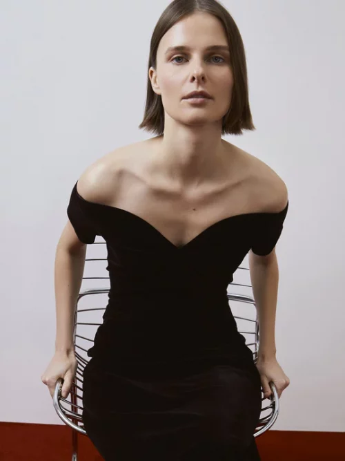 Robe en velours à épaules dénudées