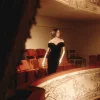 Robe en velours à épaules dénudées